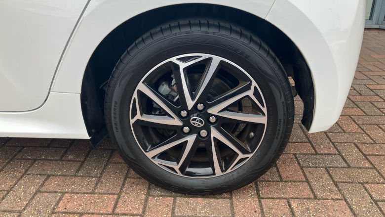 Toyota Yaris 1.5 Hybrid Design 5dr CVT Hybrid Hatchback